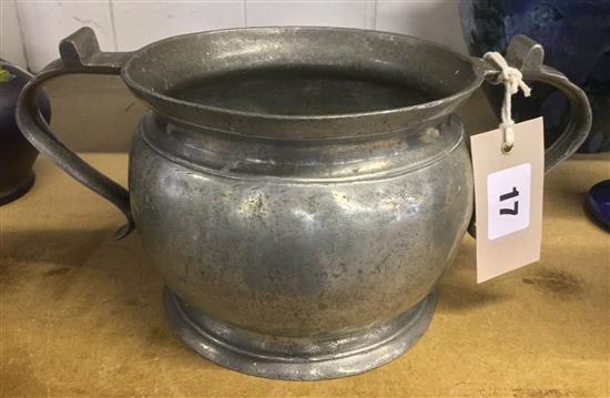 18/19C two-handled pewter chamber pot, circular touchmark with rope border WD 1668